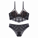 Load image into Gallery viewer, Julieta Lace Underwired Bustier &amp; Thong
